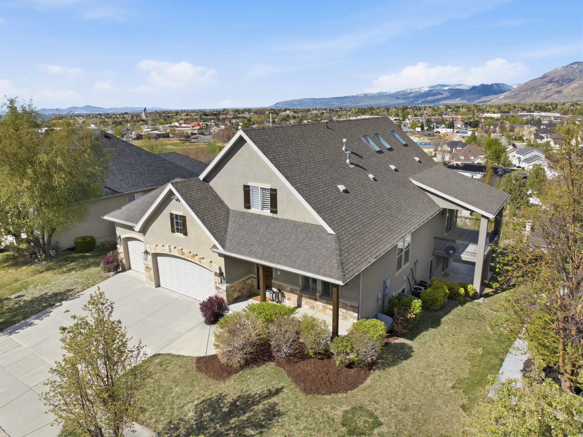 Aerial view of residential area featuring a mountain backdrop