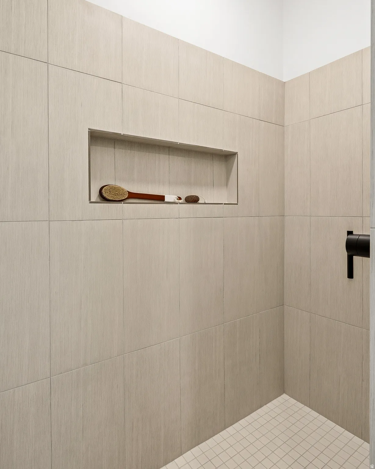 Full bath with tiled shower