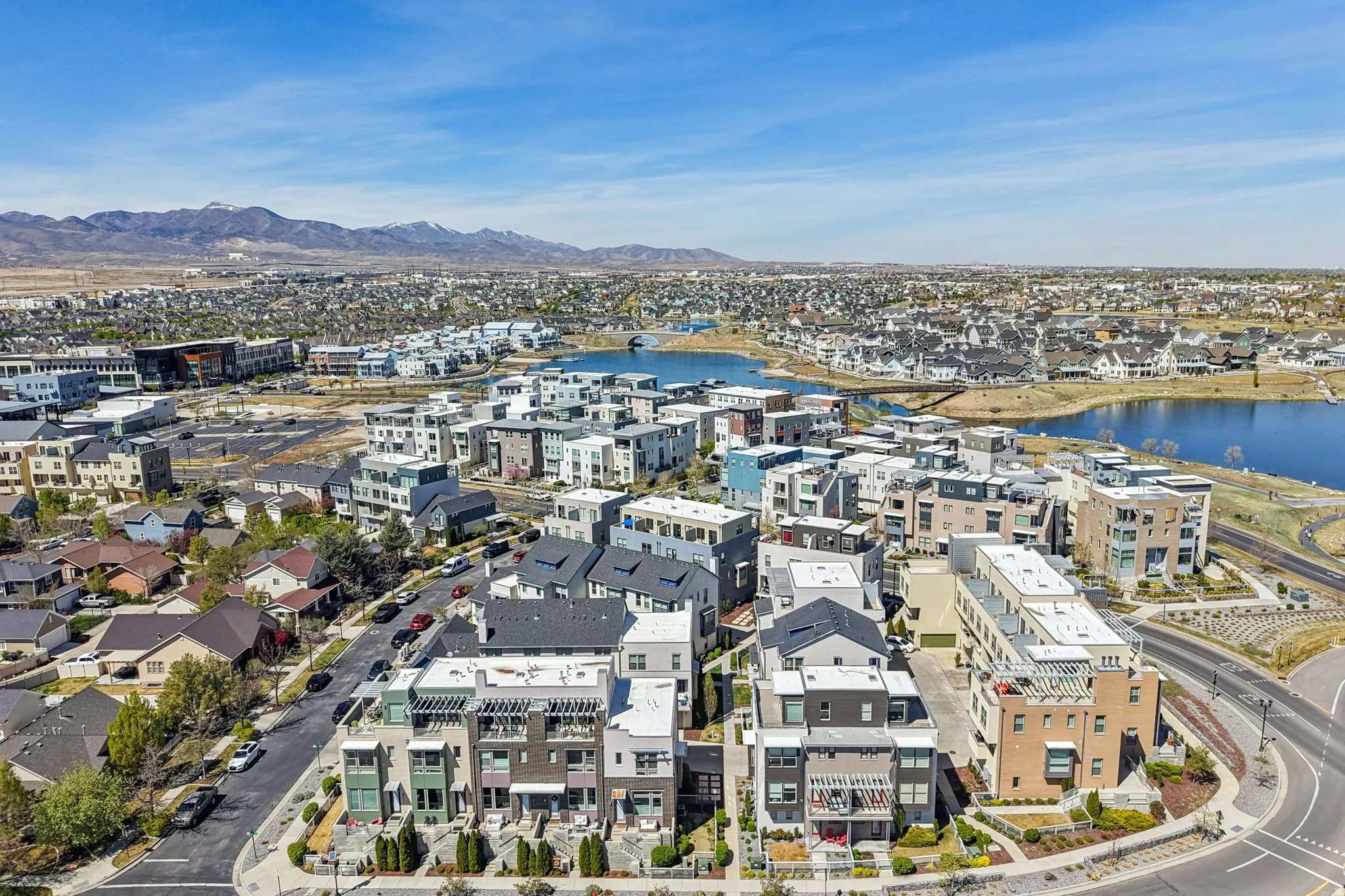 Bird's eye view of a water and mountain view