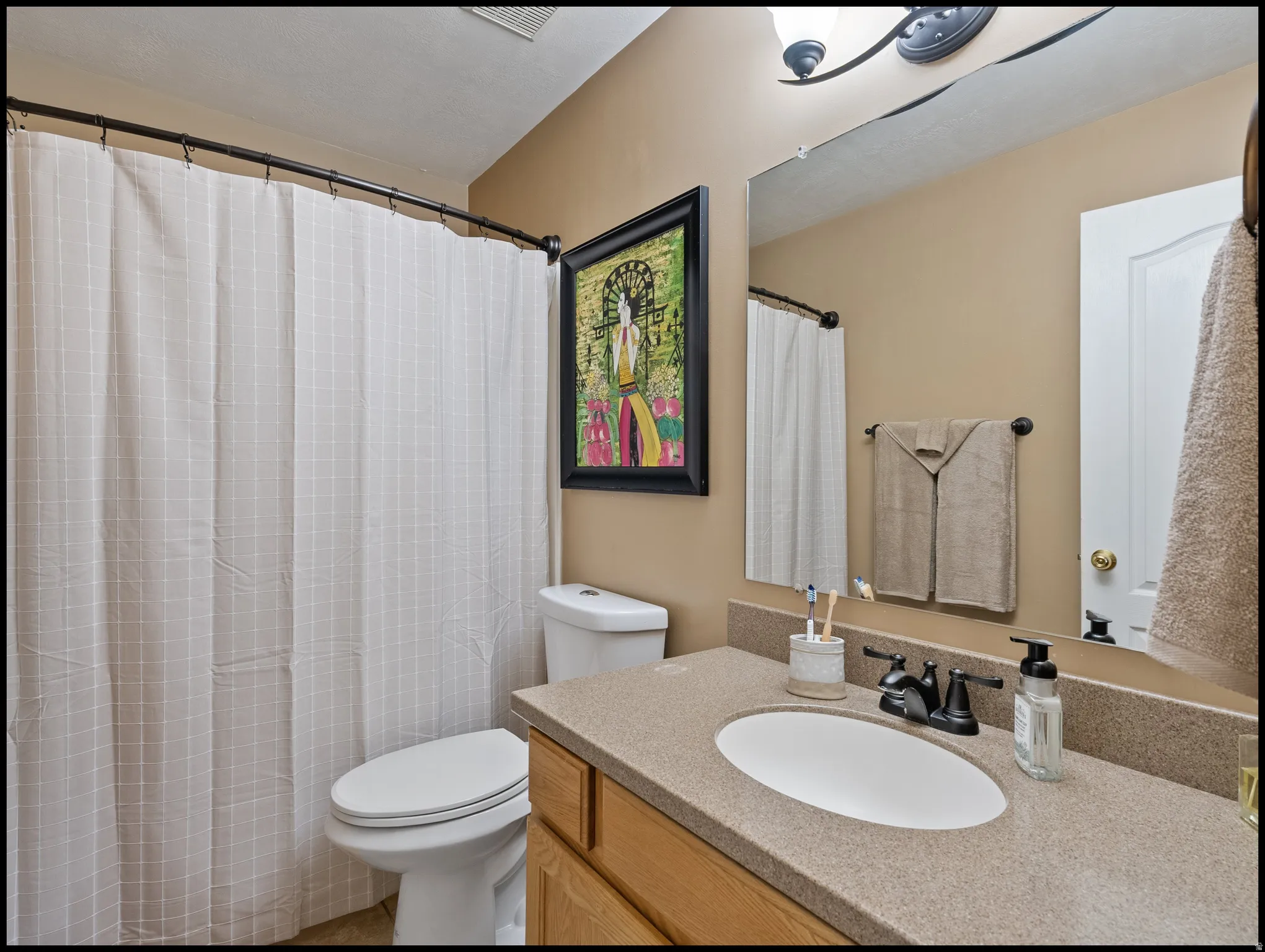 Prmary en-suite bathroom