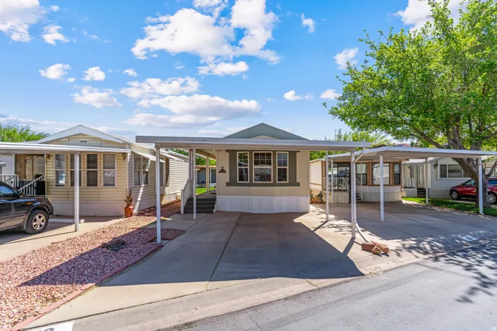 Manufactured / mobile home featuring a carport