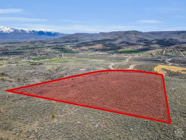 View of property location featuring a mountainous background and property parcel outlined