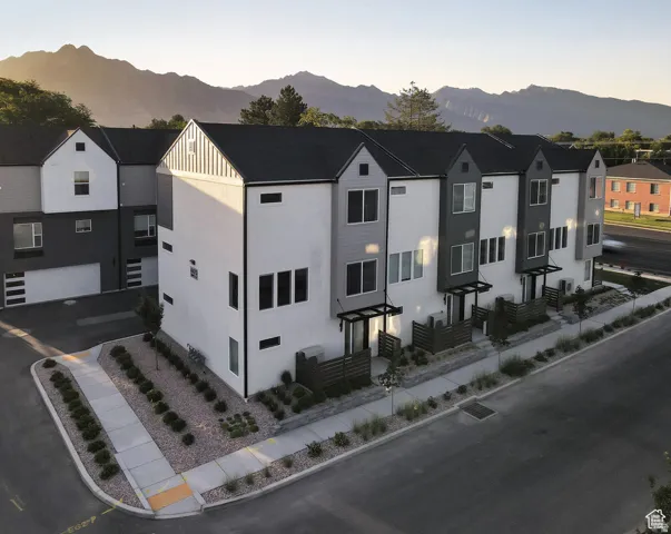 View of front of property featuring a mountain view and stucco siding