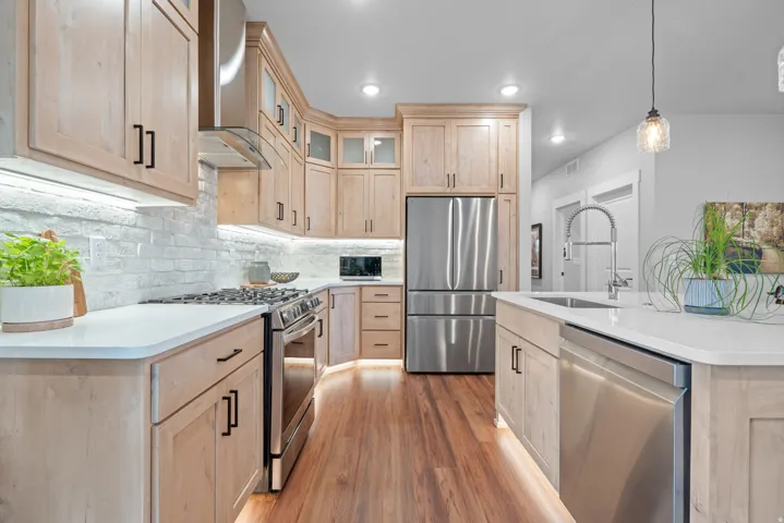 Kitchen with large island