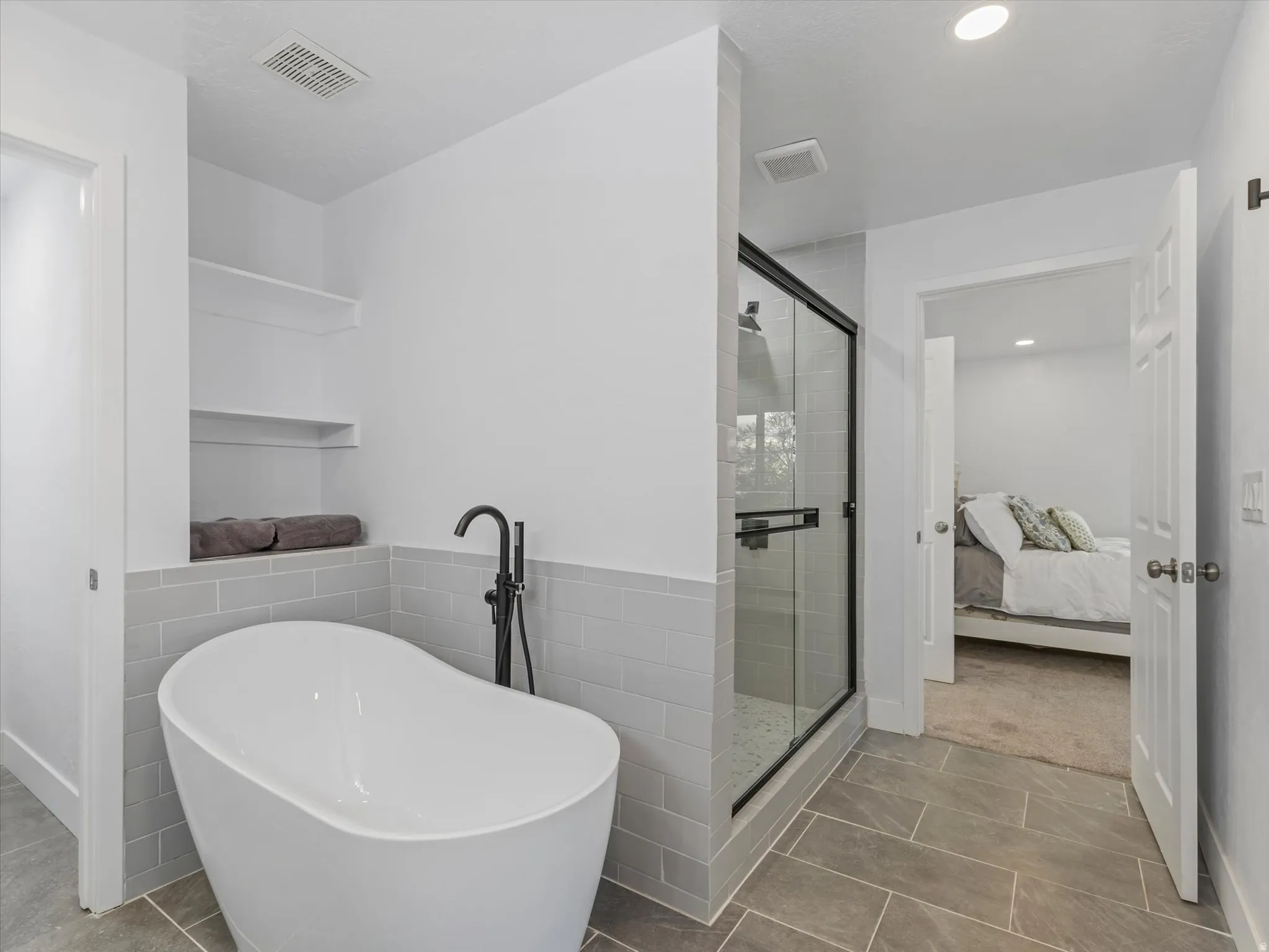 Upstairs Master Bath with Soaking tub and separate shower