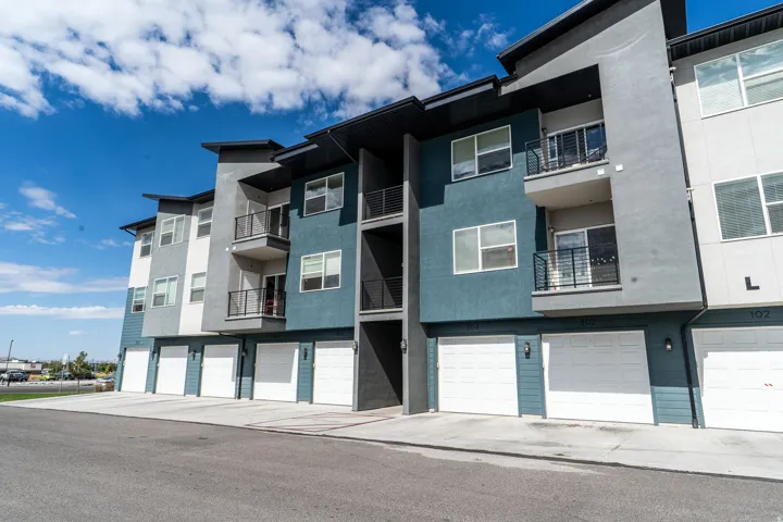 View of apartment building / complex