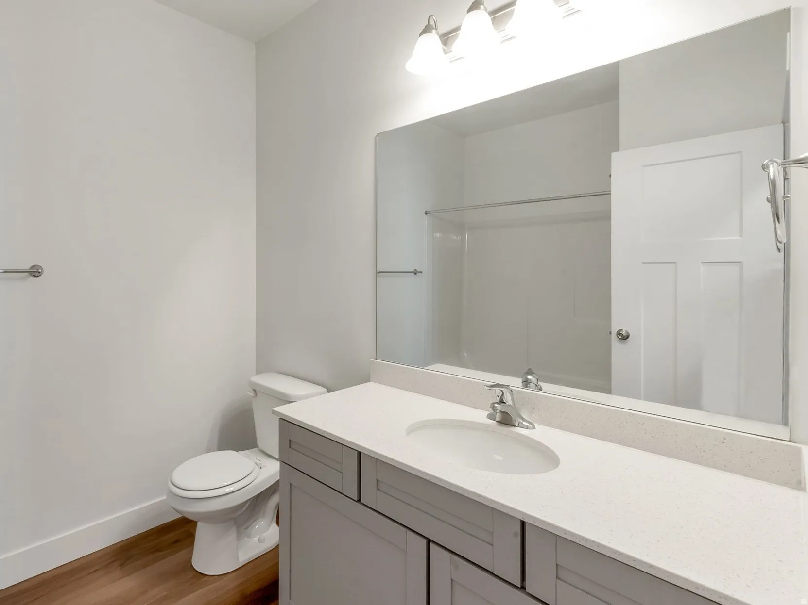 Hallway Full Bathroom