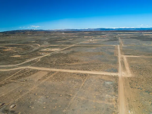 Overview of rural landscape featuring mountains and a desert landscape