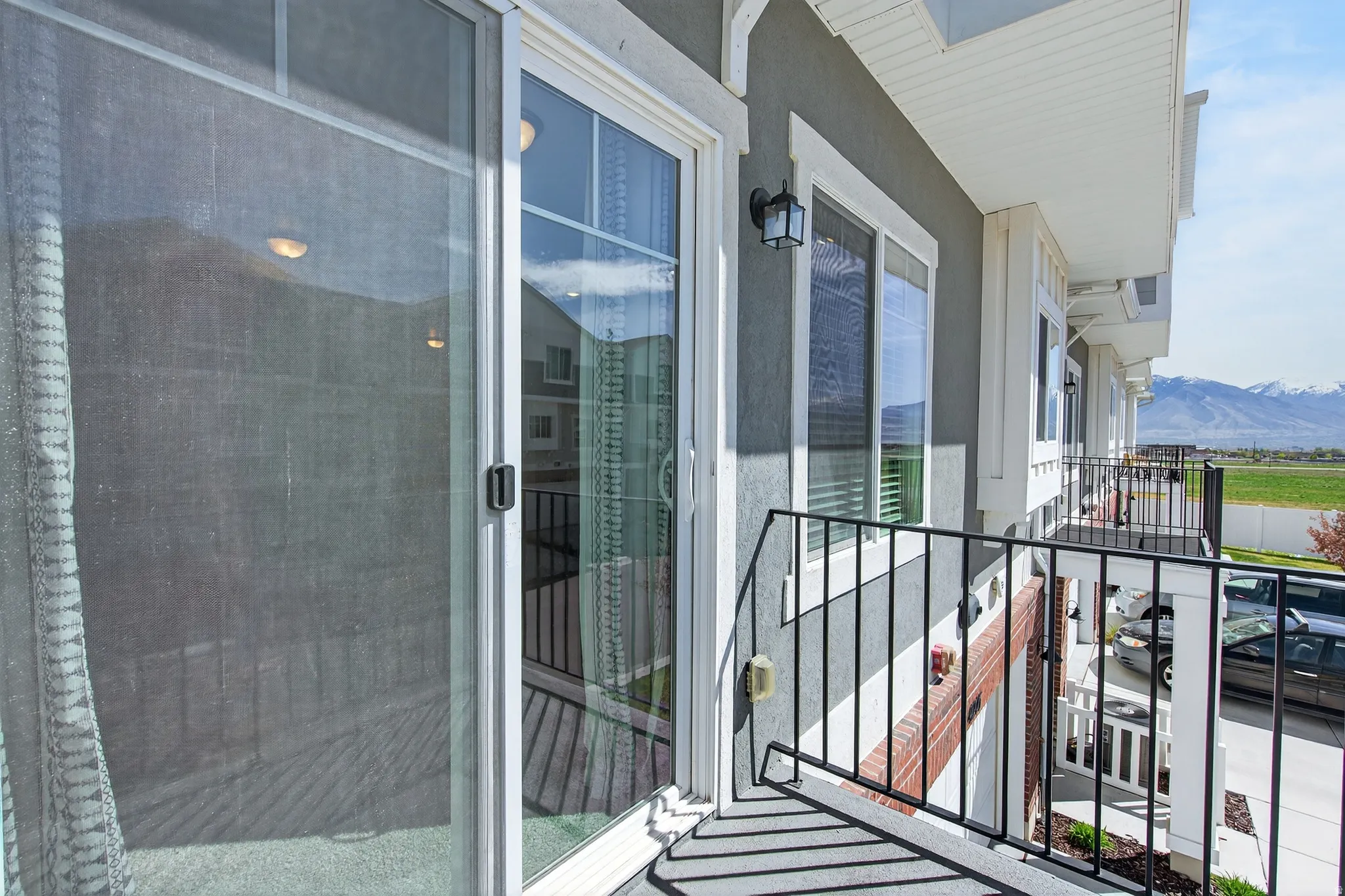 Balcony featuring a mountain view