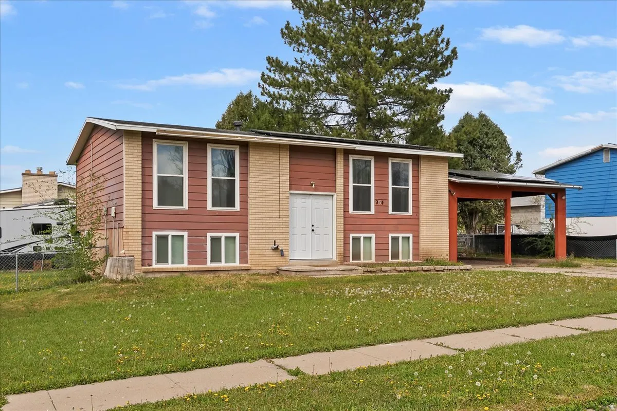 Split foyer home with an attached carport