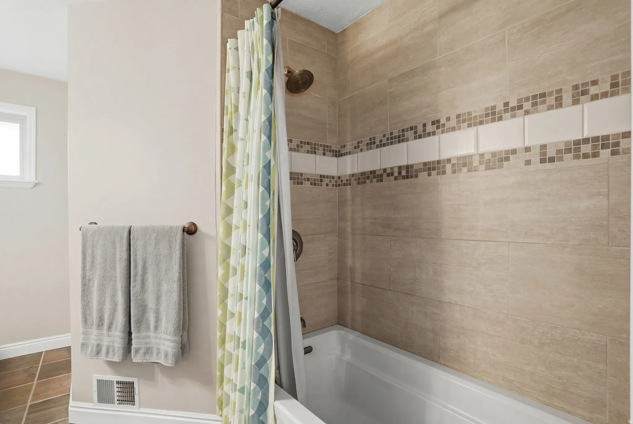 Full bathroom featuring shower / tub combo with curtain and baseboards