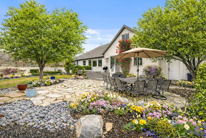 View of patio / terrace with outdoor dining area