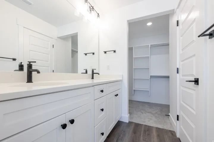 Dual vanity with undermount sinks and matte black fixtures
