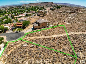 Aerial view of property's location featuring property parcel outlined and mountains