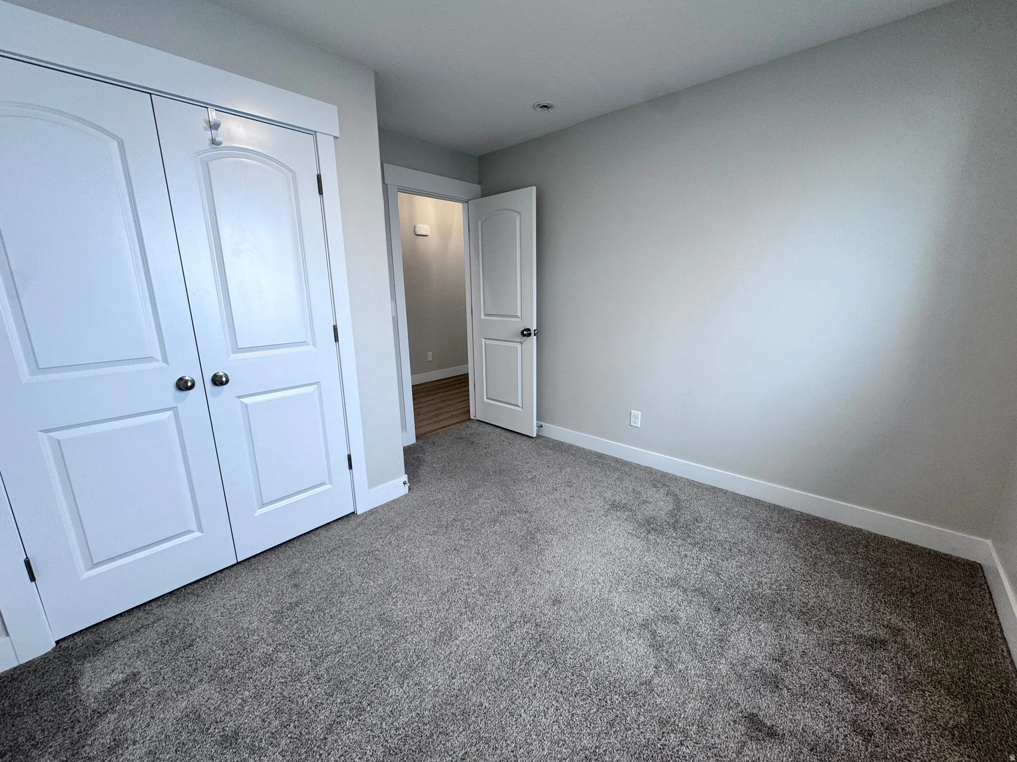 Unfurnished bedroom with carpet and a closet