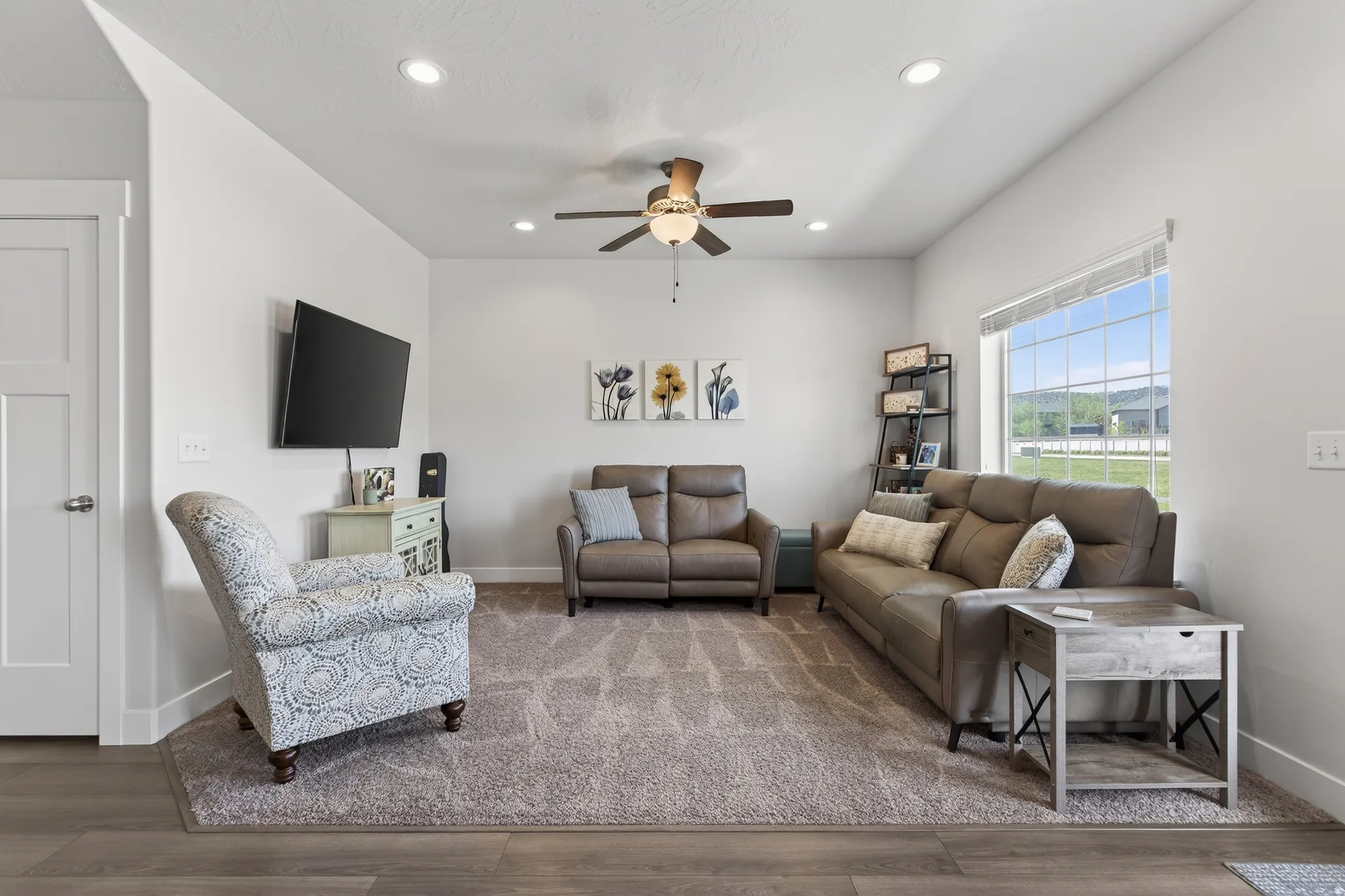 Living area featuring a ceiling fan, recessed lighting, and wood finished floors