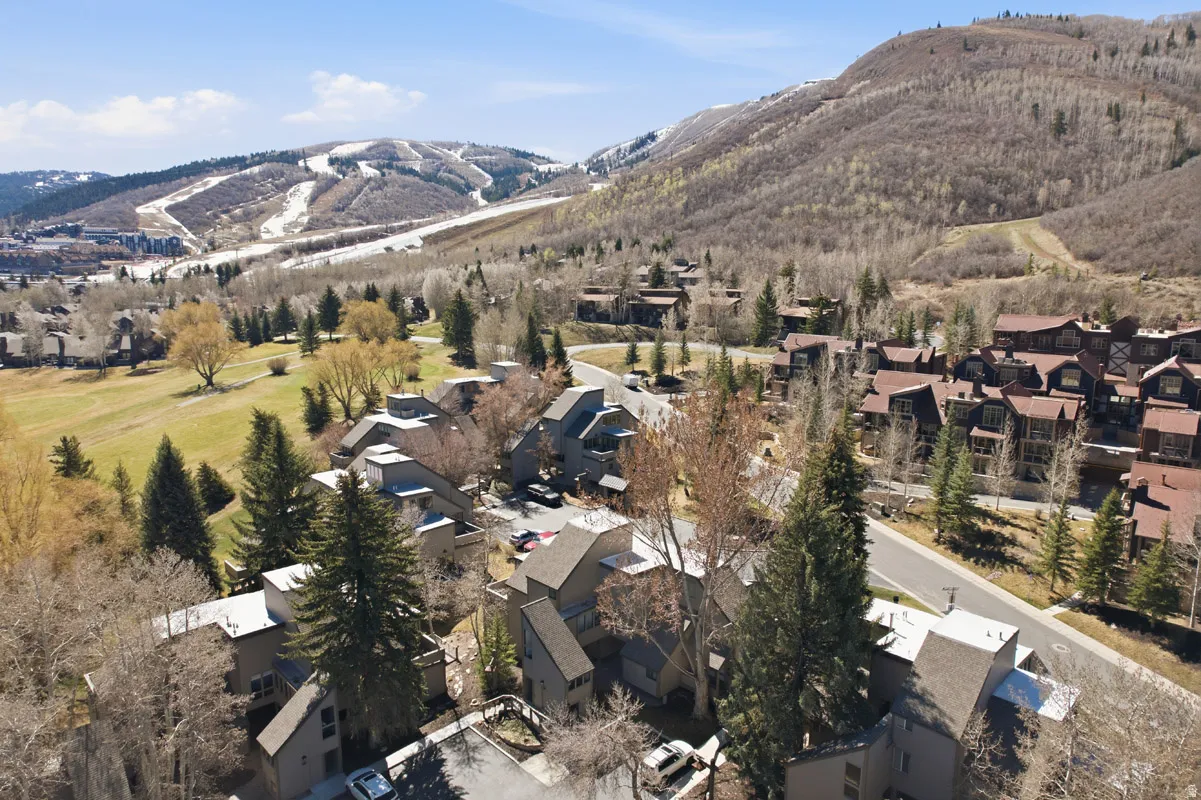 View of property location featuring nearby suburban area and mountains