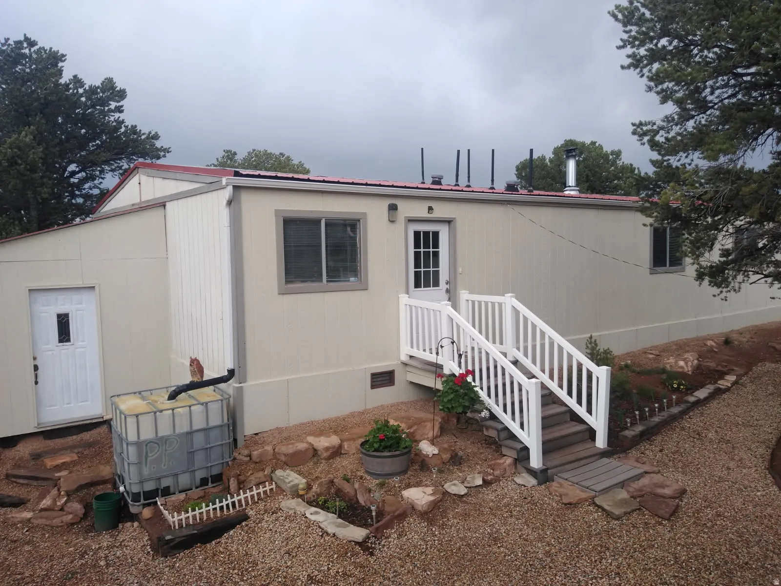 Manufactured / mobile home with crawl space and a metal roof