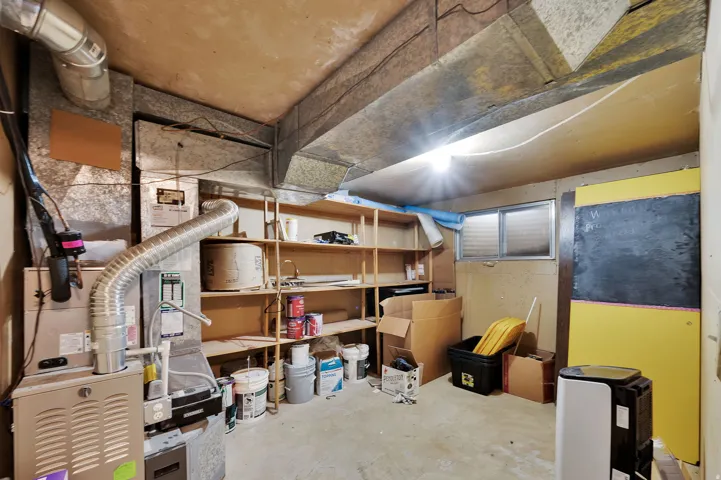 Storage room with heating unit