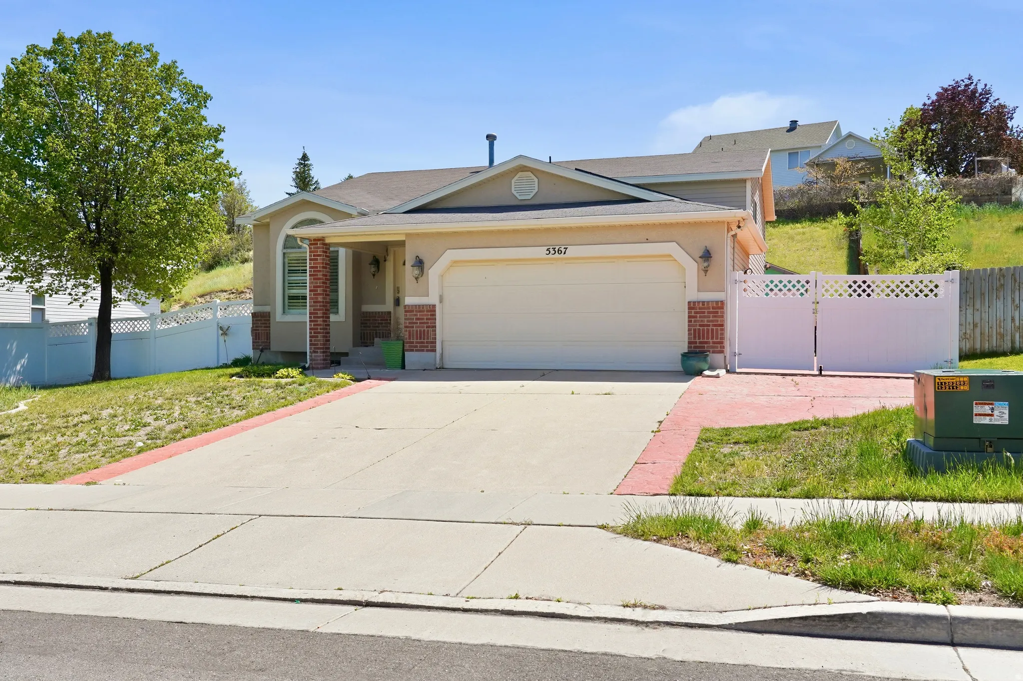 Large Driveway and Stamped RV Parking