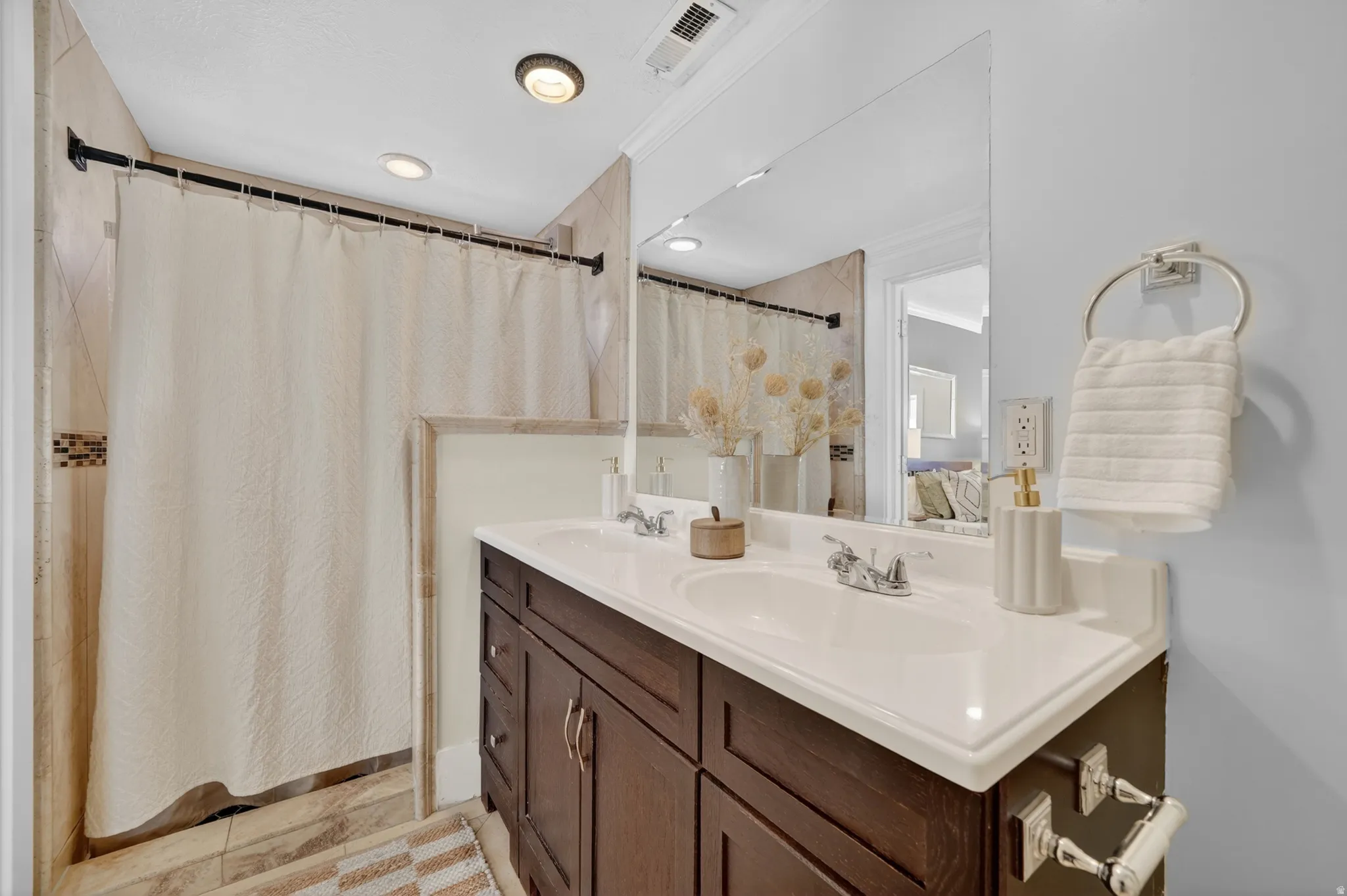 Basement apartment Bathroom in basement bedroom. Double vanity with integrated sinks Bathroom #4