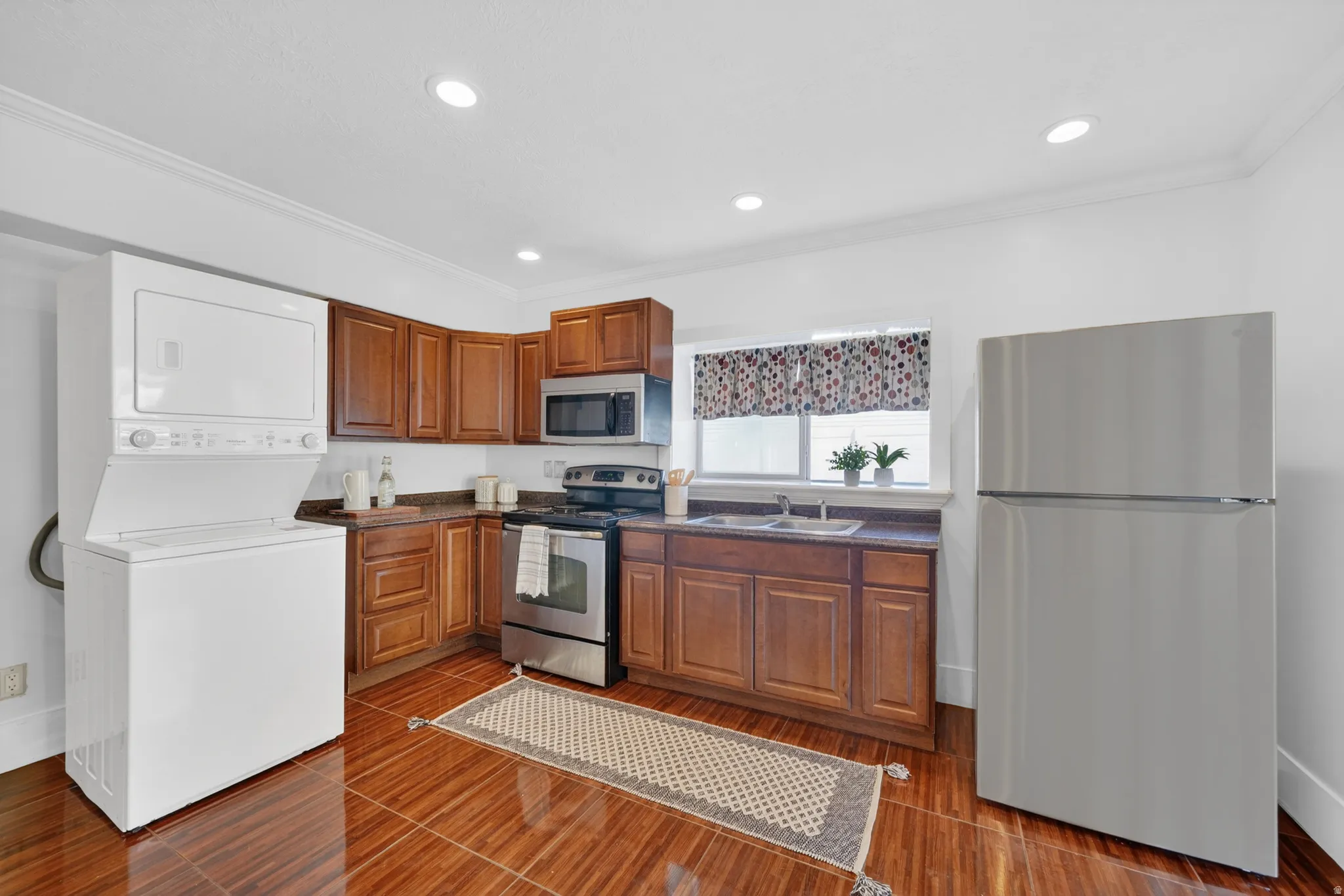 Basement apartment with Full kitchen. All appliances included.