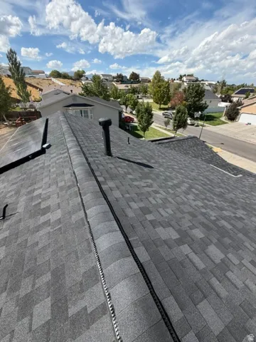 Multi-toned asphalt shingle roofing with a prominent ridge vent