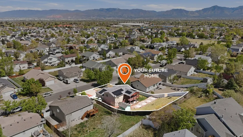 Aerial view of property's location with mountains and nearby