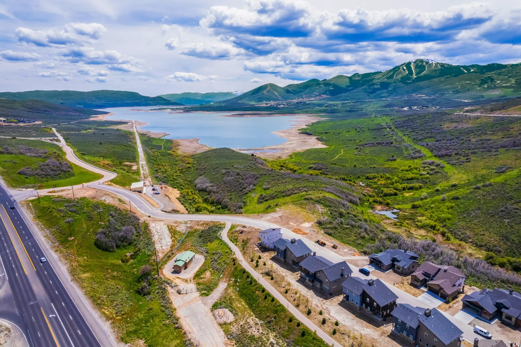 Bird's eye view of a water and mountain view