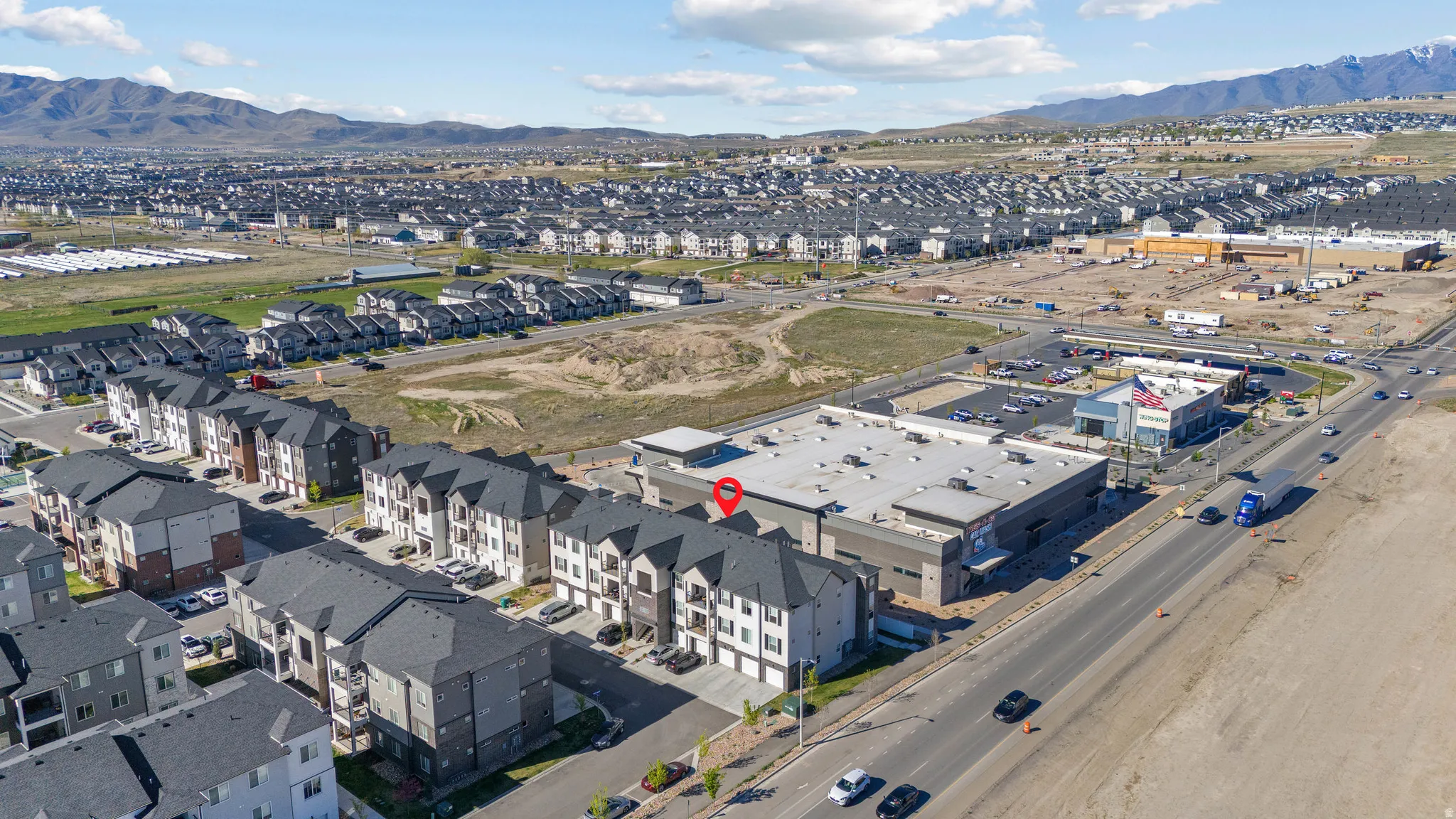 Aerial overview of property's location featuring a mountain backdrop