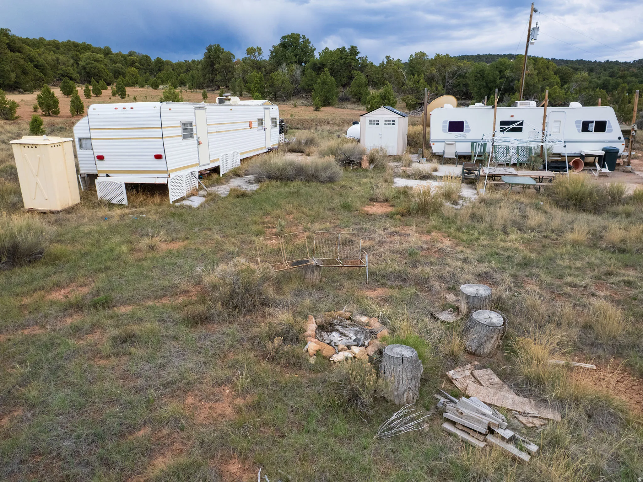 View of yard with a shed