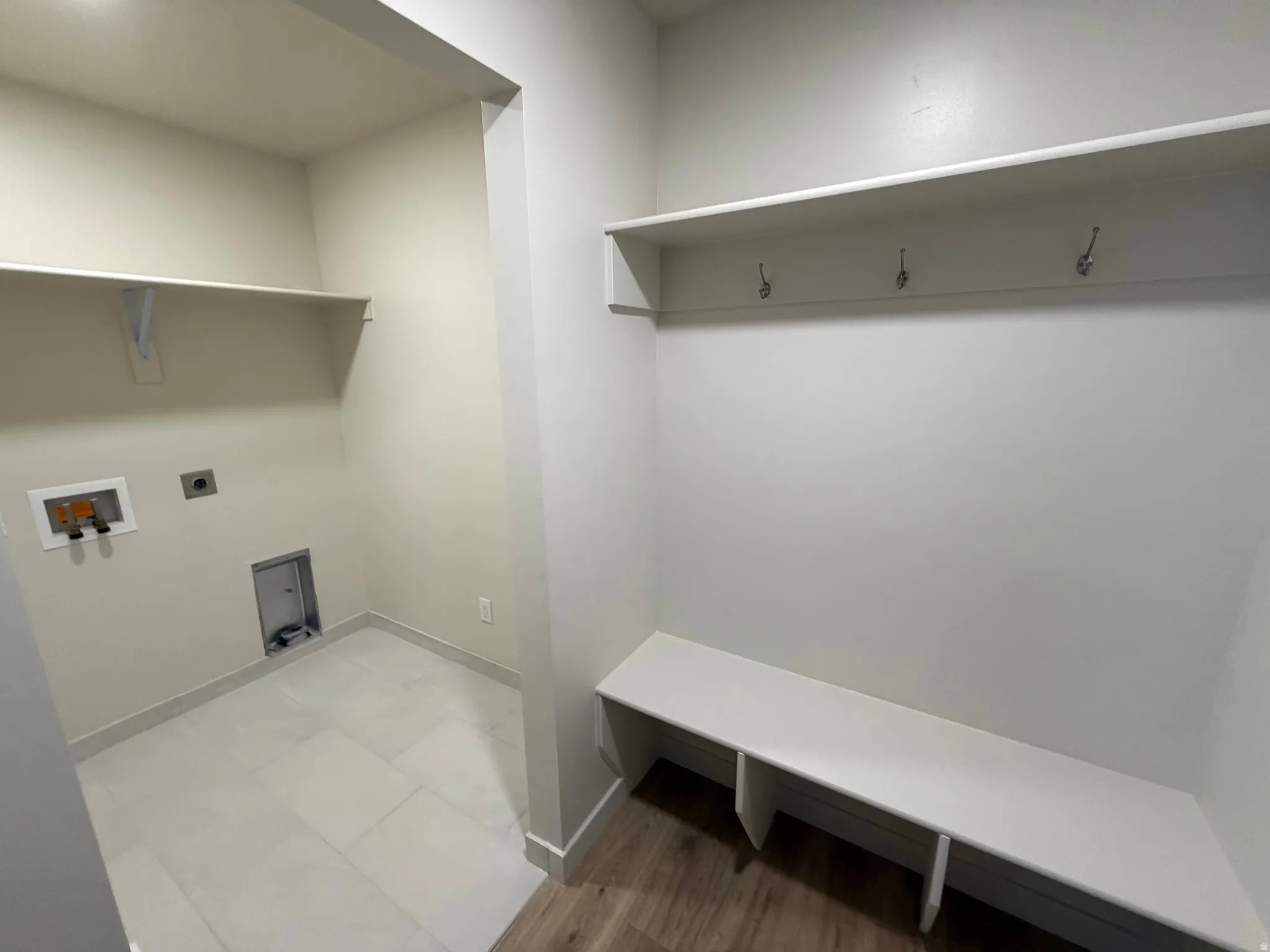Laundry area with electric dryer hookup and washer hookup