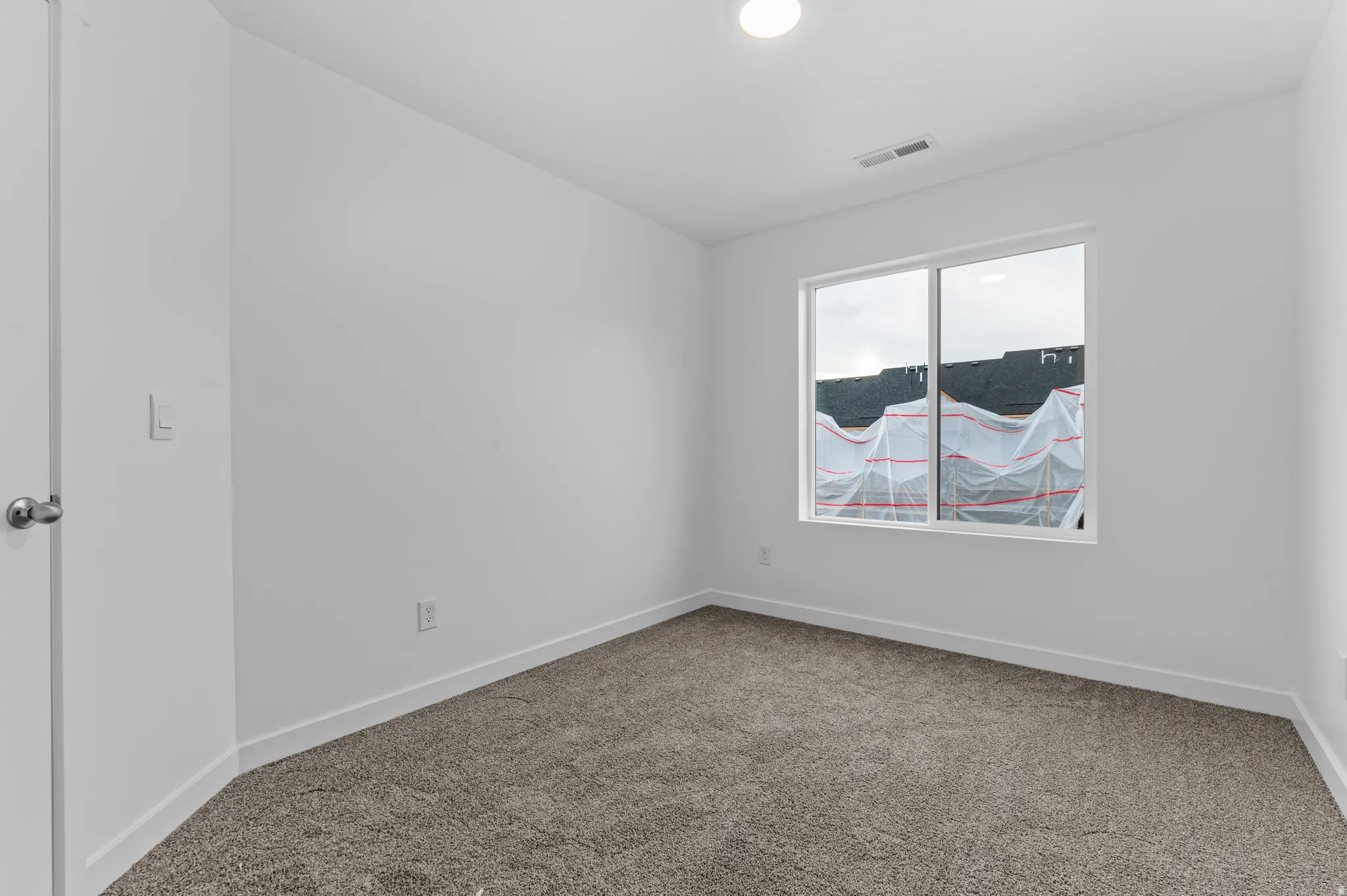 Carpeted empty room with baseboards
