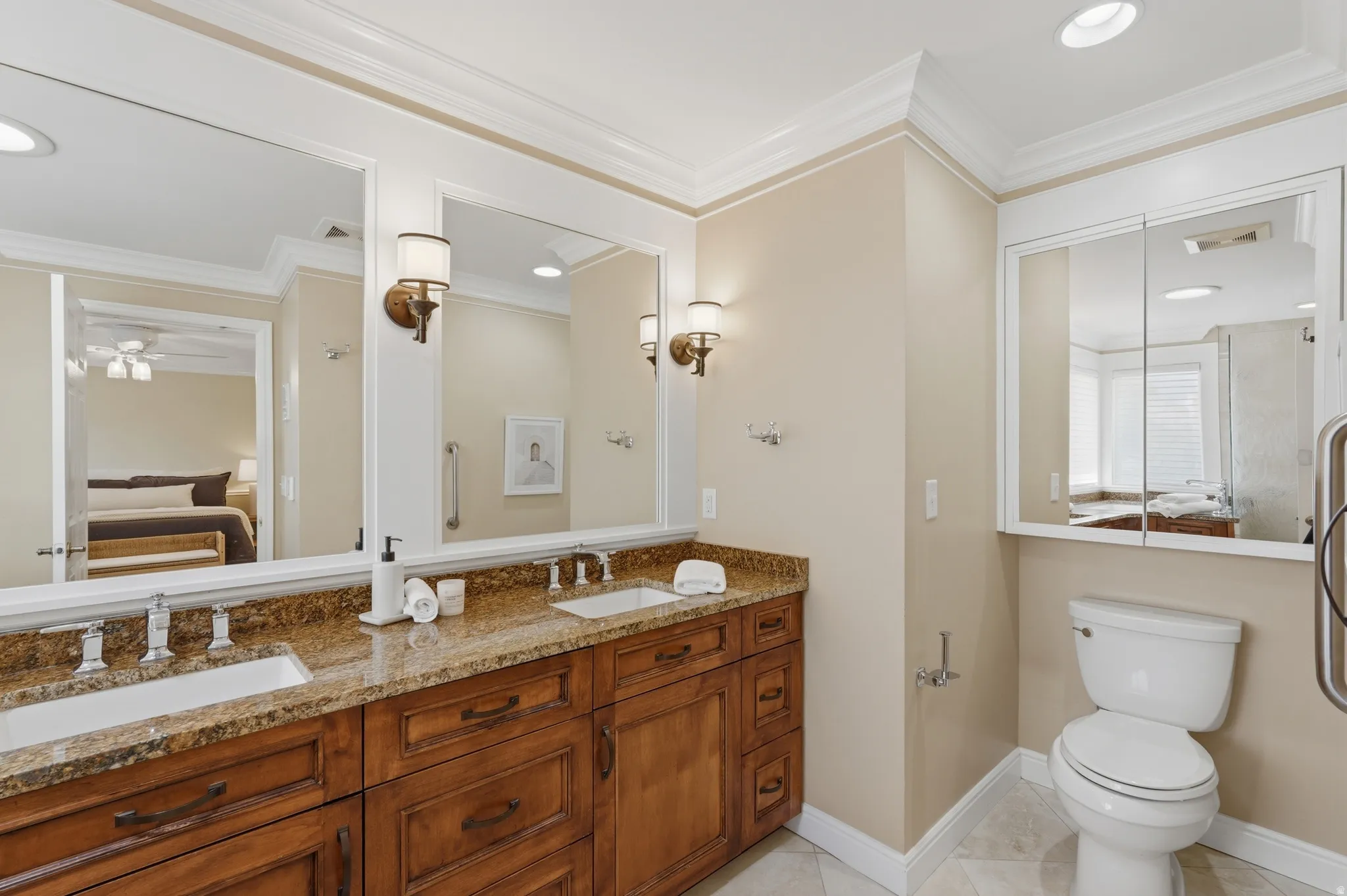 Primary en-suite bathroom