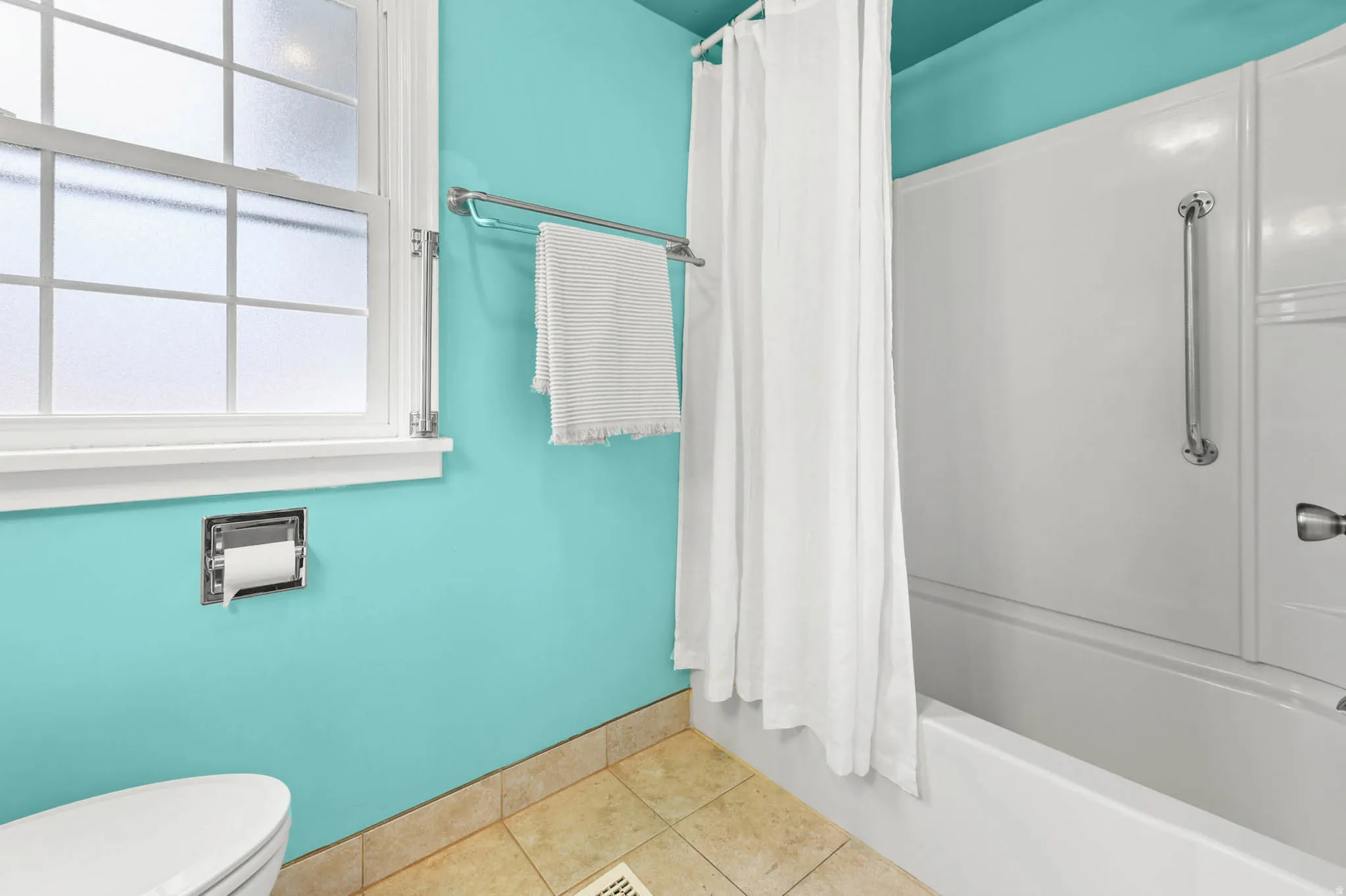Full Bathroom upstairs