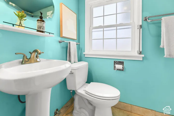 Full Bathroom upstairs