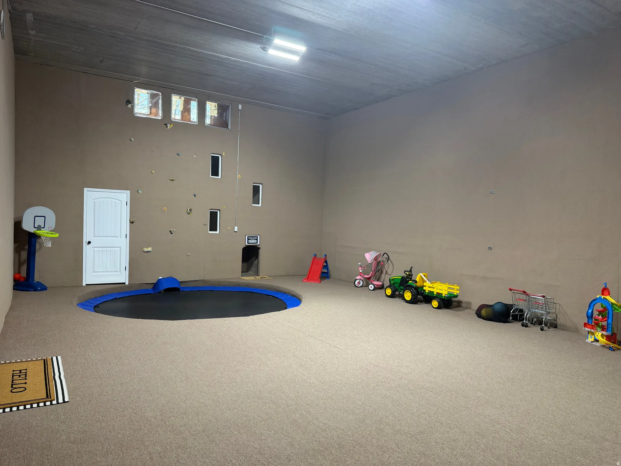 Playroom featuring carpet