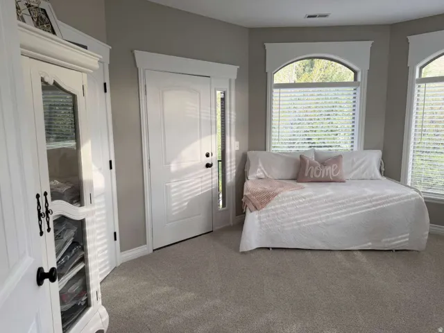 Bedroom with carpet flooring and a closet