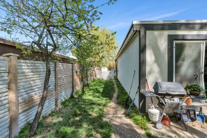 View of home's exterior