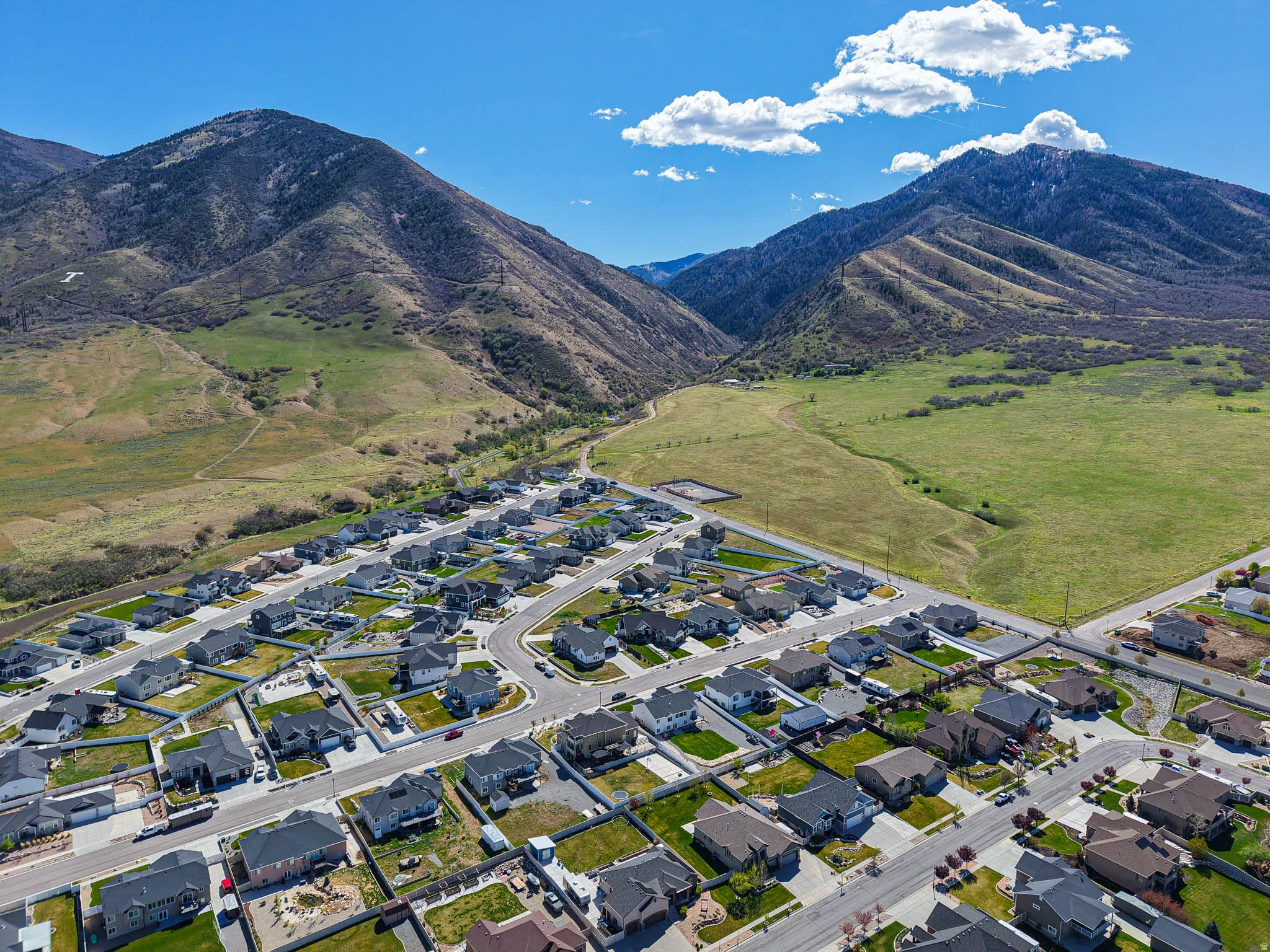 Aerial view of residential area featuring a mountainous background