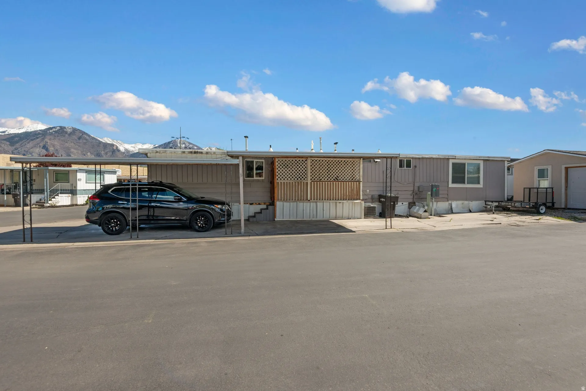 Manufactured / mobile home with a mountain view