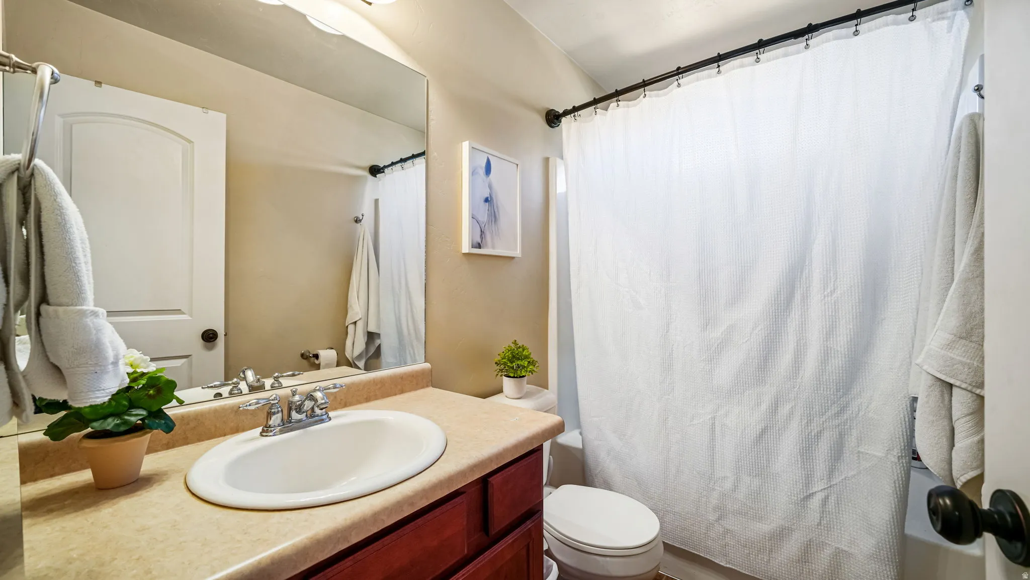 Full bath with vanity and shower / bath combo