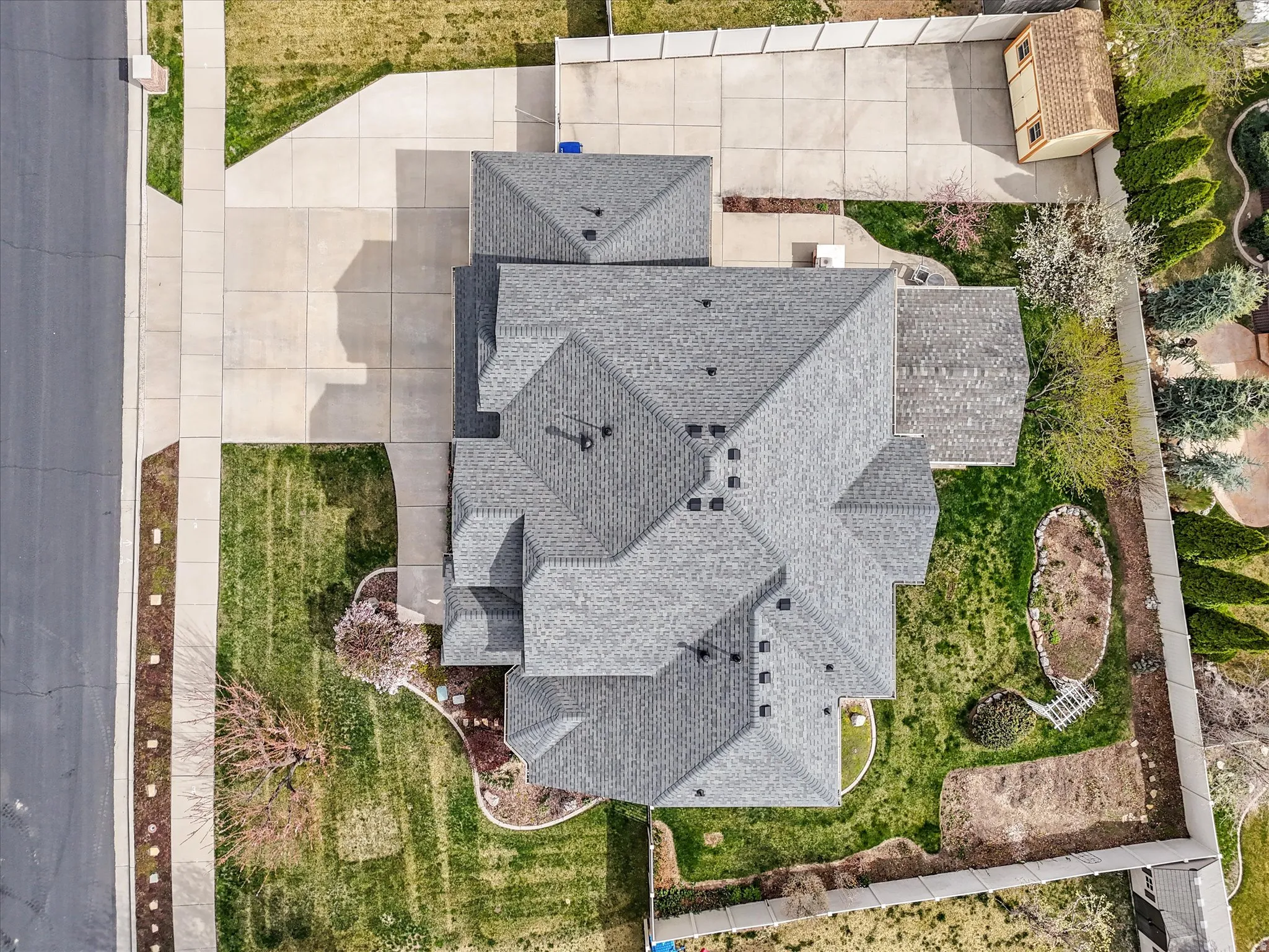 Aerial view of property and surrounding area