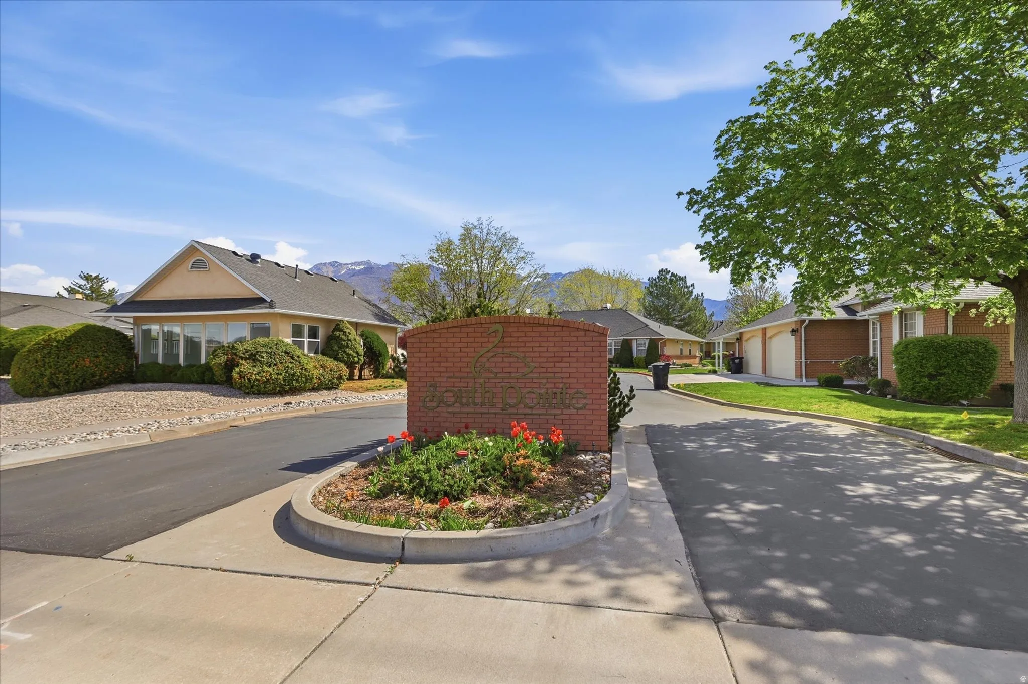 View of entry to South Pointe community