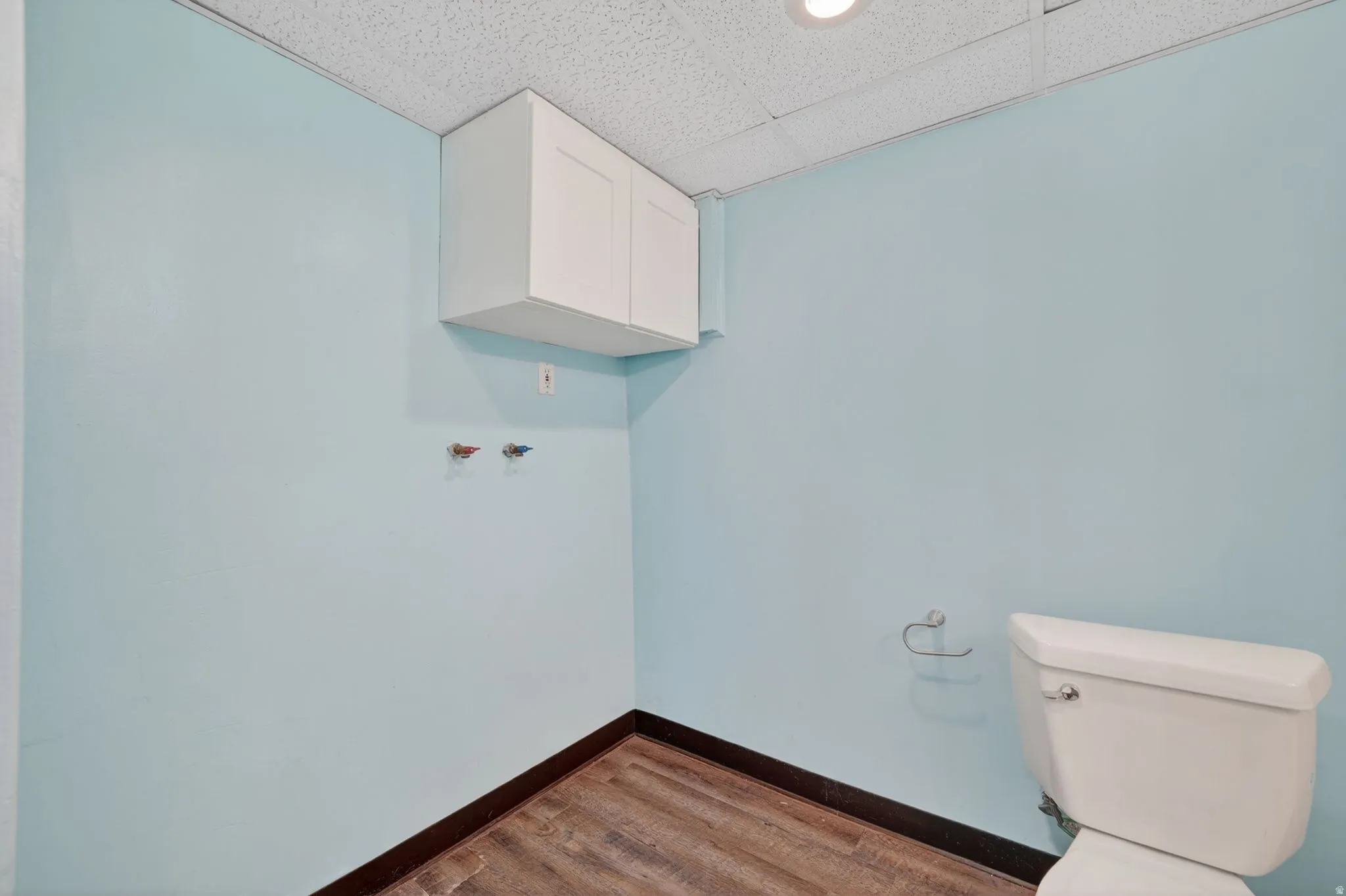 Laundry area with washer and dryer hookups