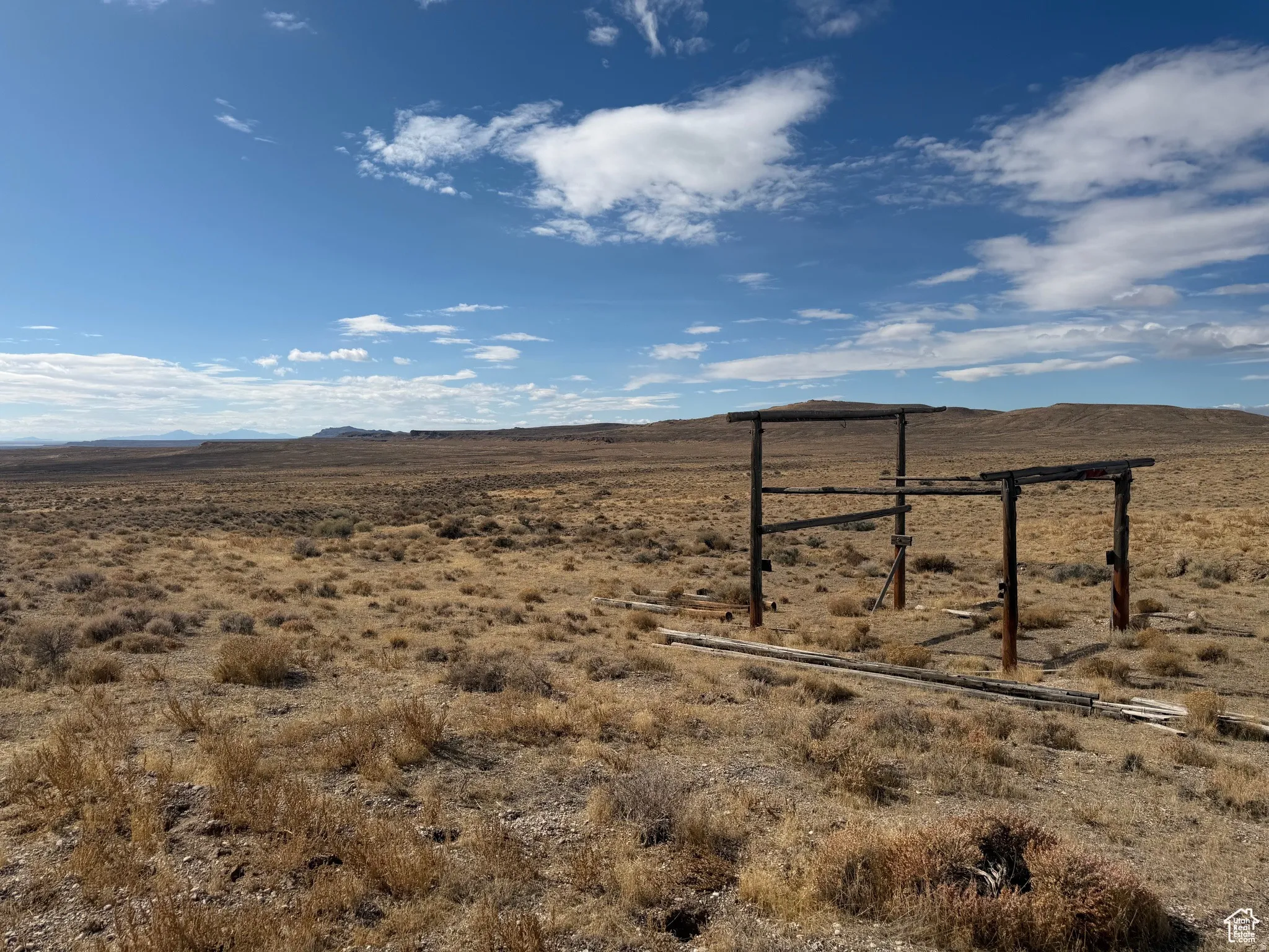 View of yard featuring a mountain view and a desert view