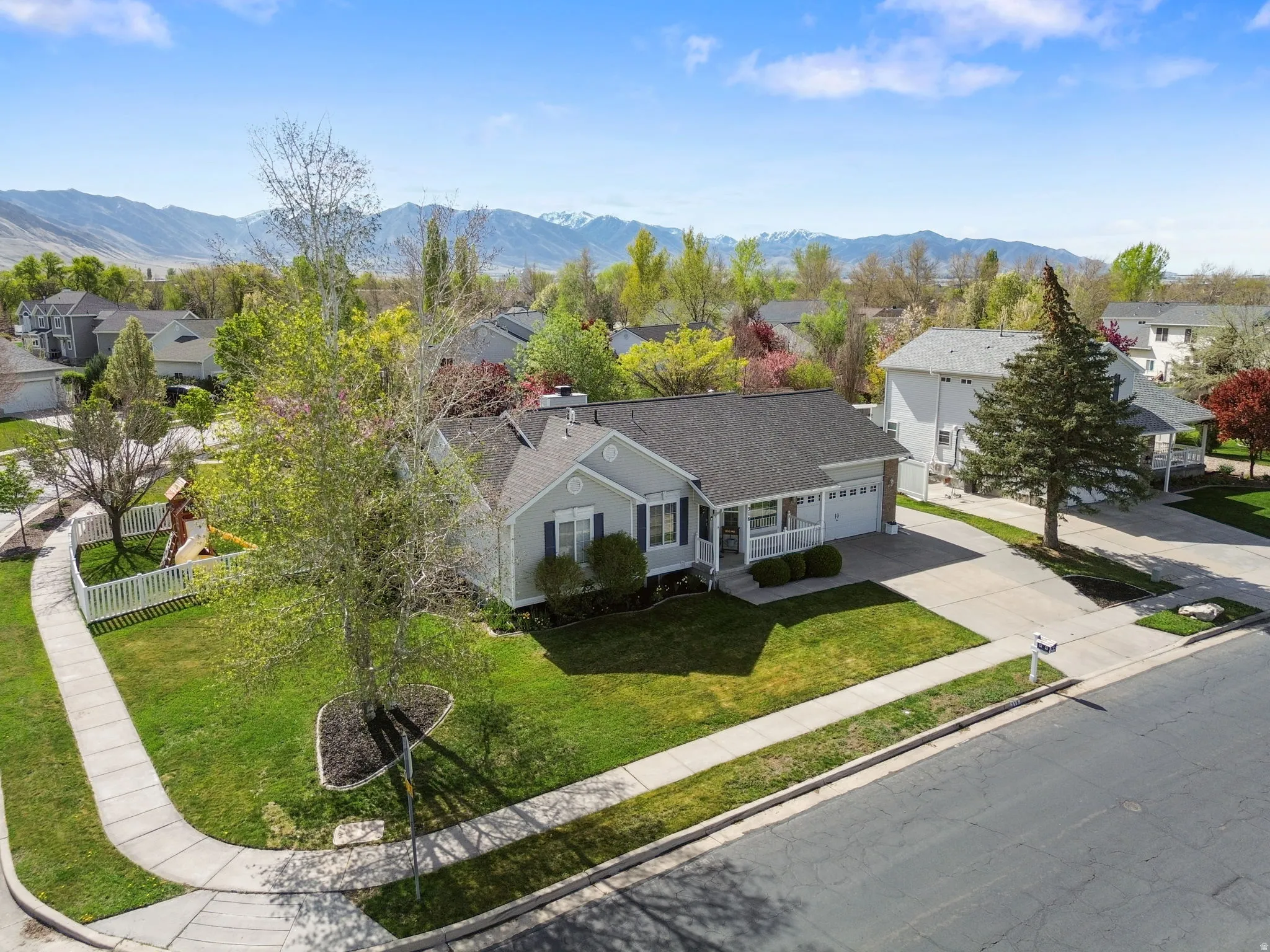 Aerial perspective of property featuring corner lot