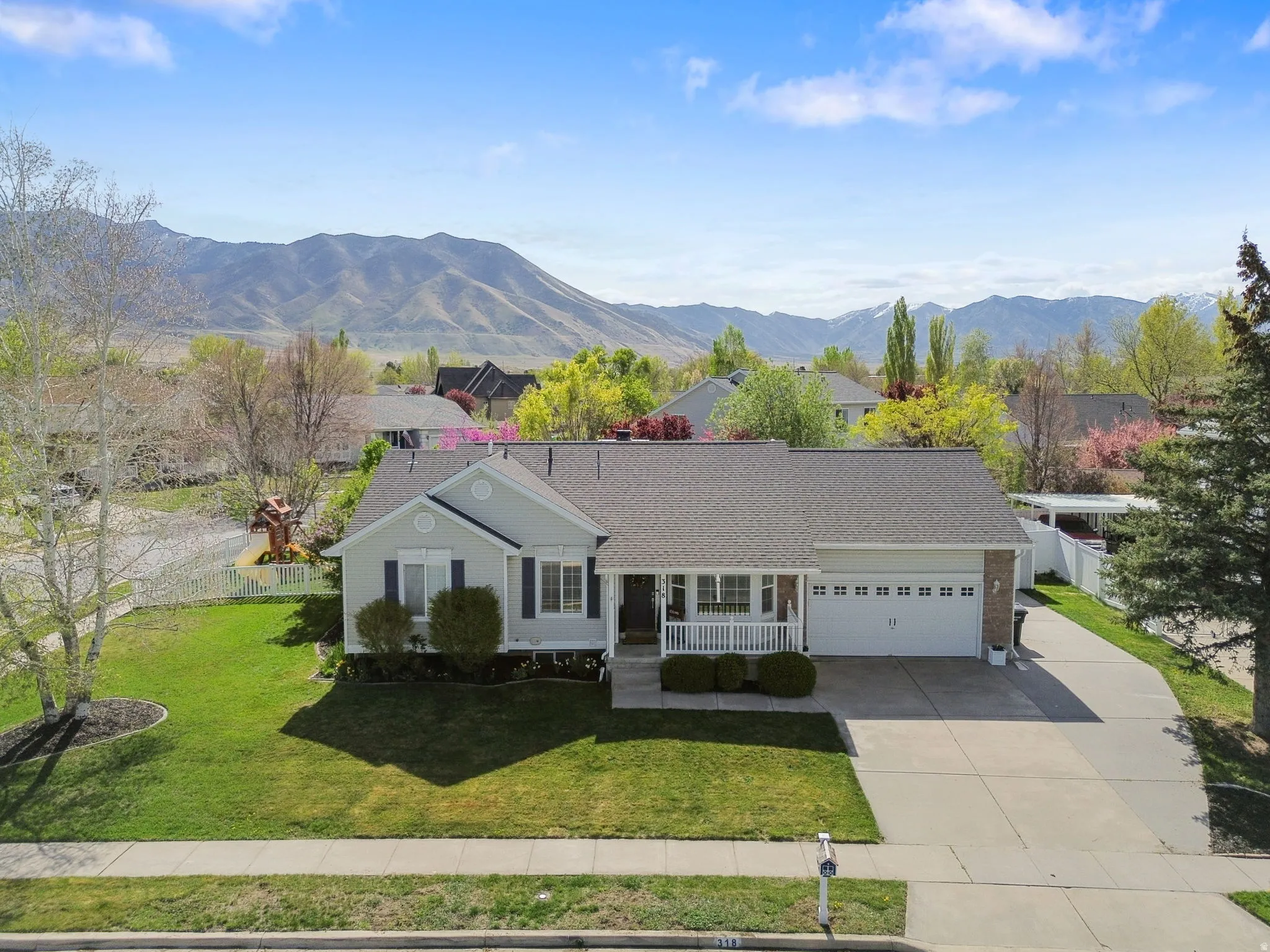 View of front of home featuring driveway, a garage, and a mountain view