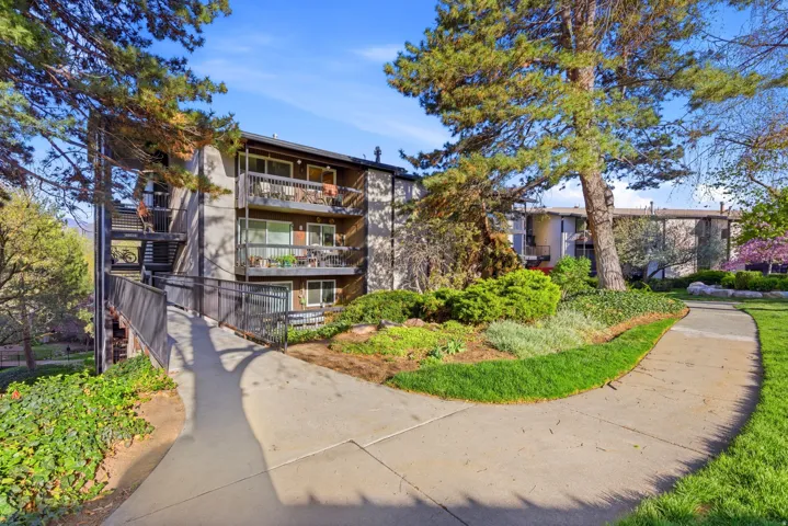 View of apartment building / complex