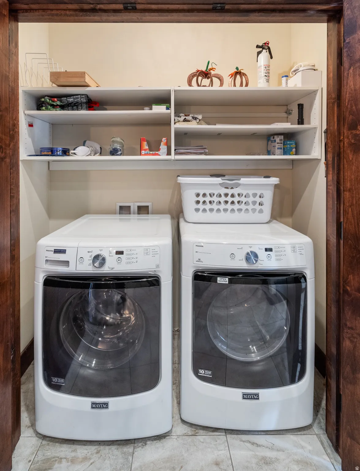 Laundry area with washer and clothes dryer and baseboards